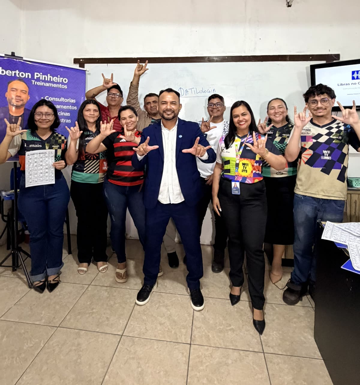 Turma de Libras no comércio - Treinamento corporativo ministrado por Heberton Pinheiro